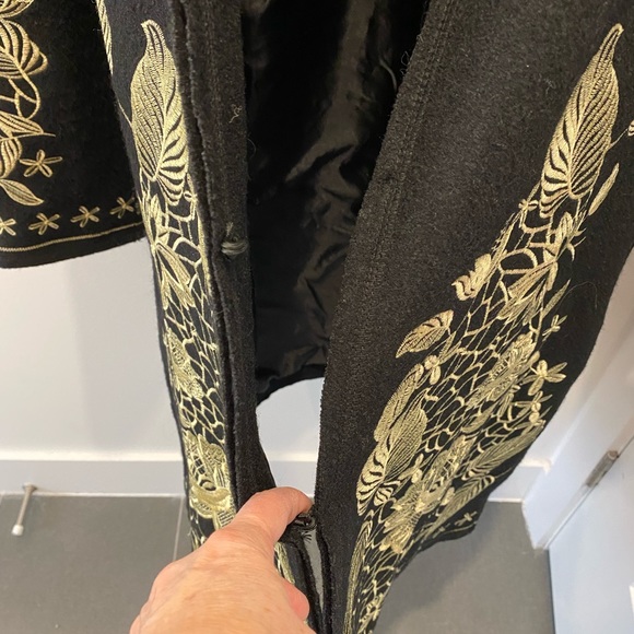 Black and gold Coat - Picture 11 of 14